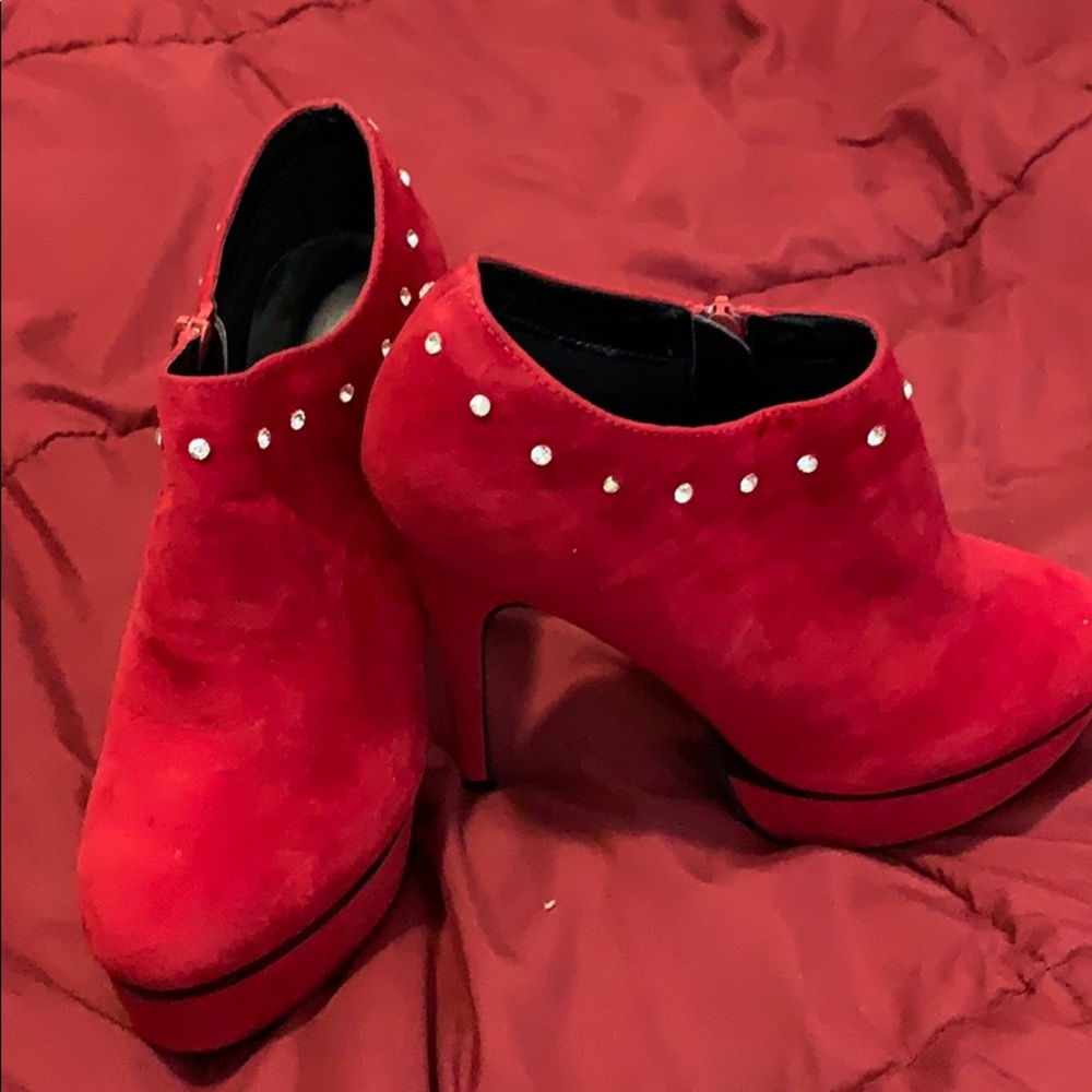 Size 6 brand new 50$